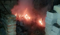 Hoảng loạn bỏ chạy vì nhà 'tự dưng cháy'